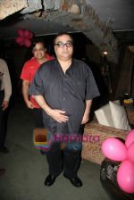 Rajkumar Santoshi at Vinita Menon_s bday bash in Kino_s cottage on 1st Sept 2010 (5).JPG